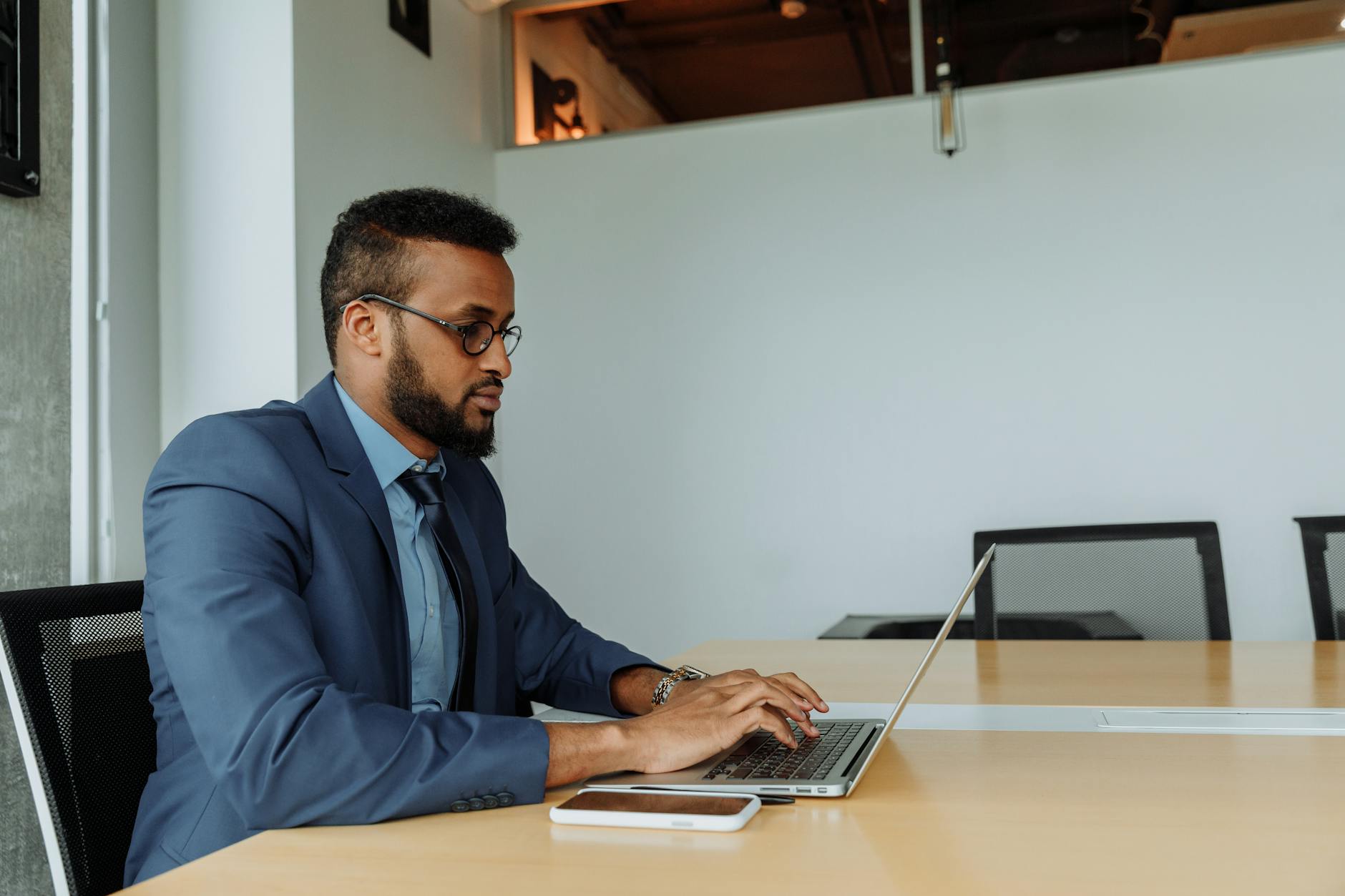 Cash Flow Prompts for Solo Operators Running Month-to-Month
