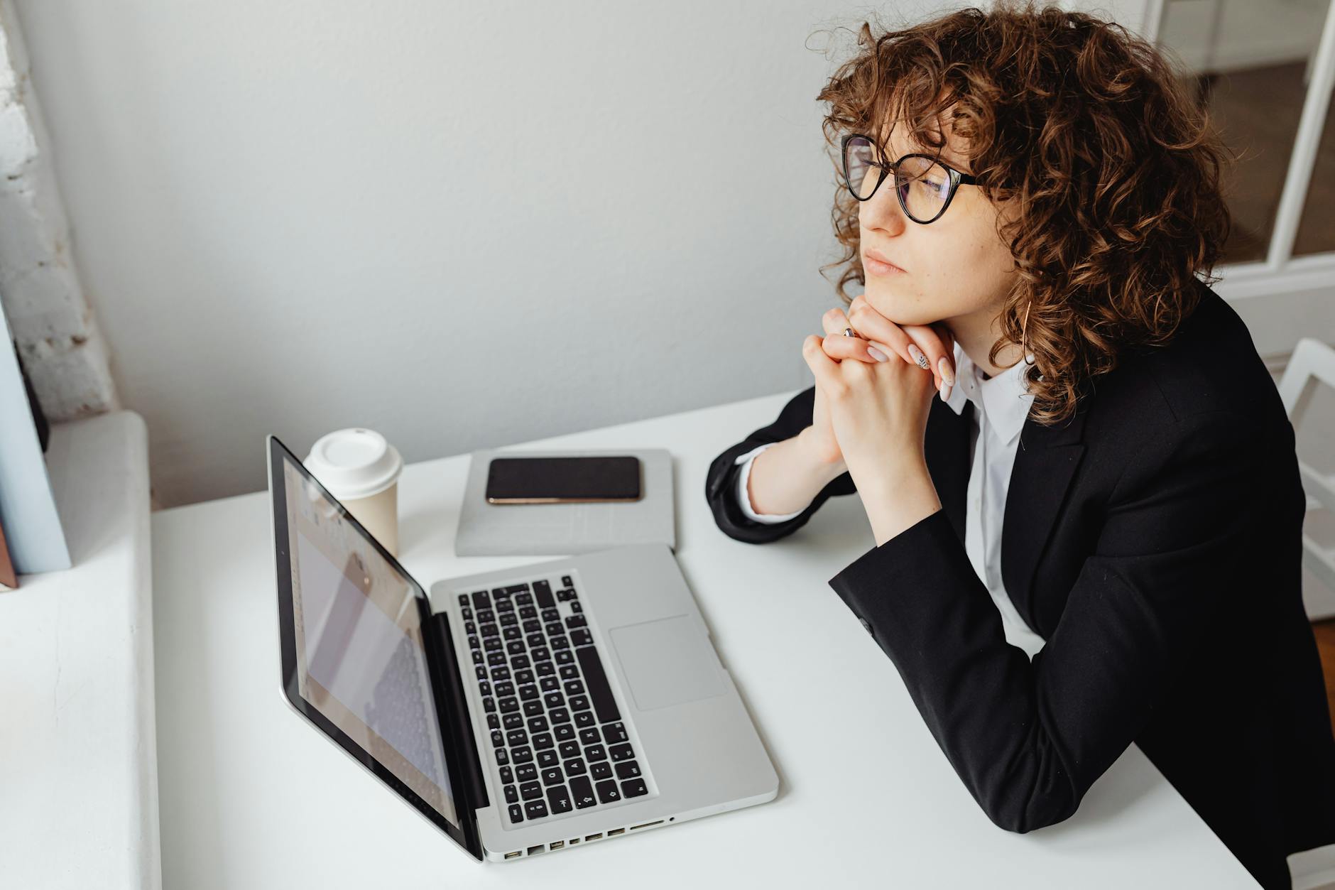 Practical Ways Solopreneurs Can Start Using Claude for Business Writing