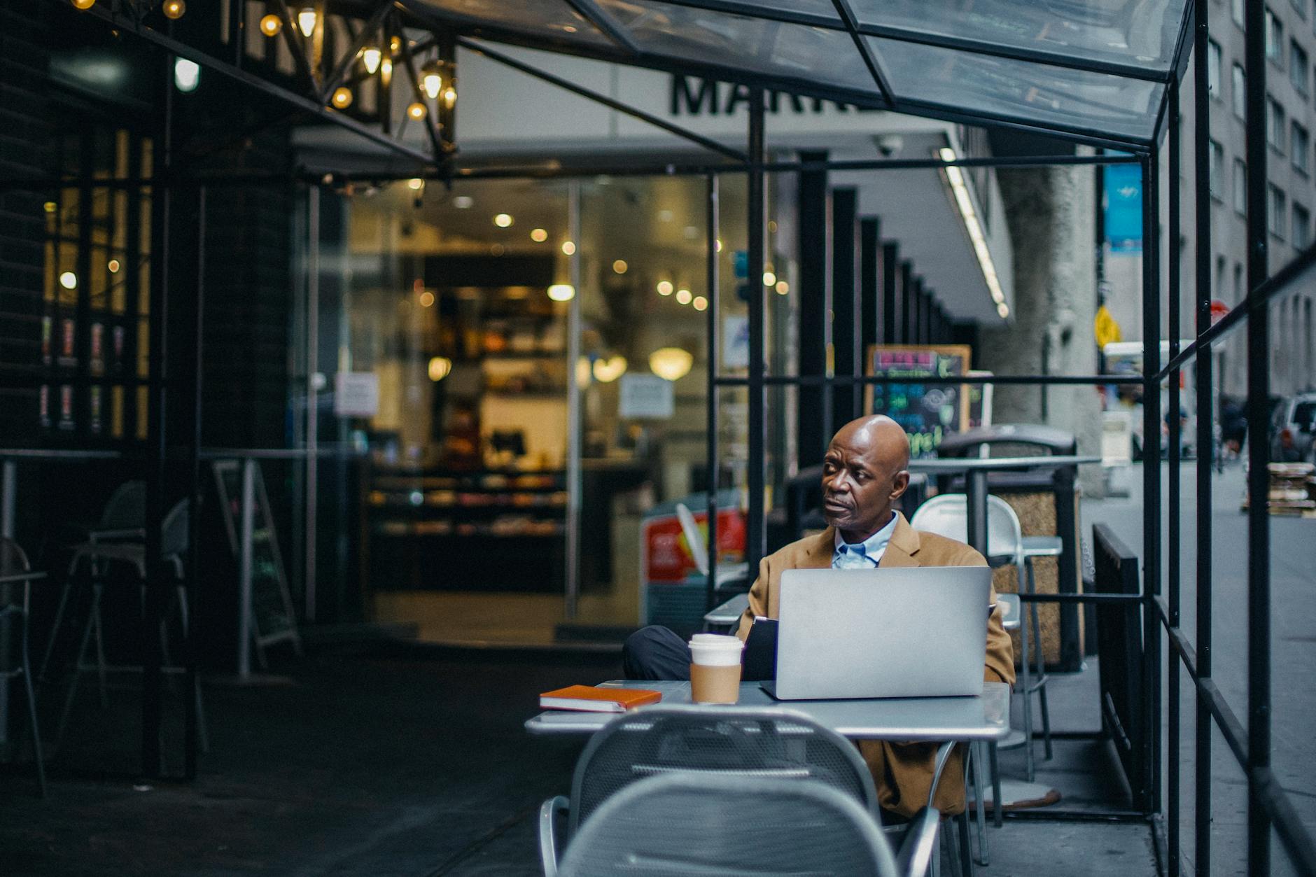 Comparison Table Claude AI vs Copilot for Solopreneur Coding