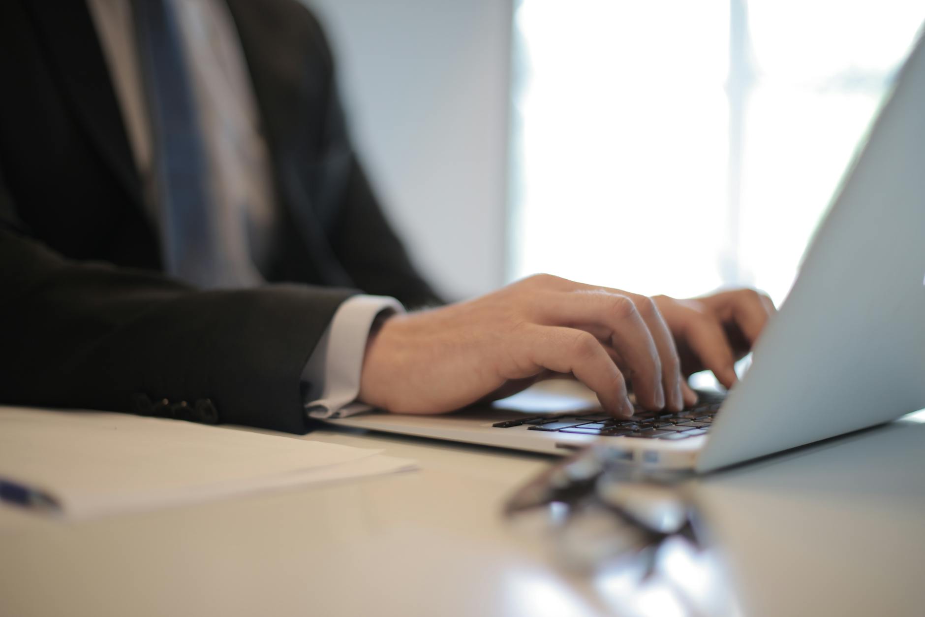 First-Contact Cold Email Prompts for New Prospects