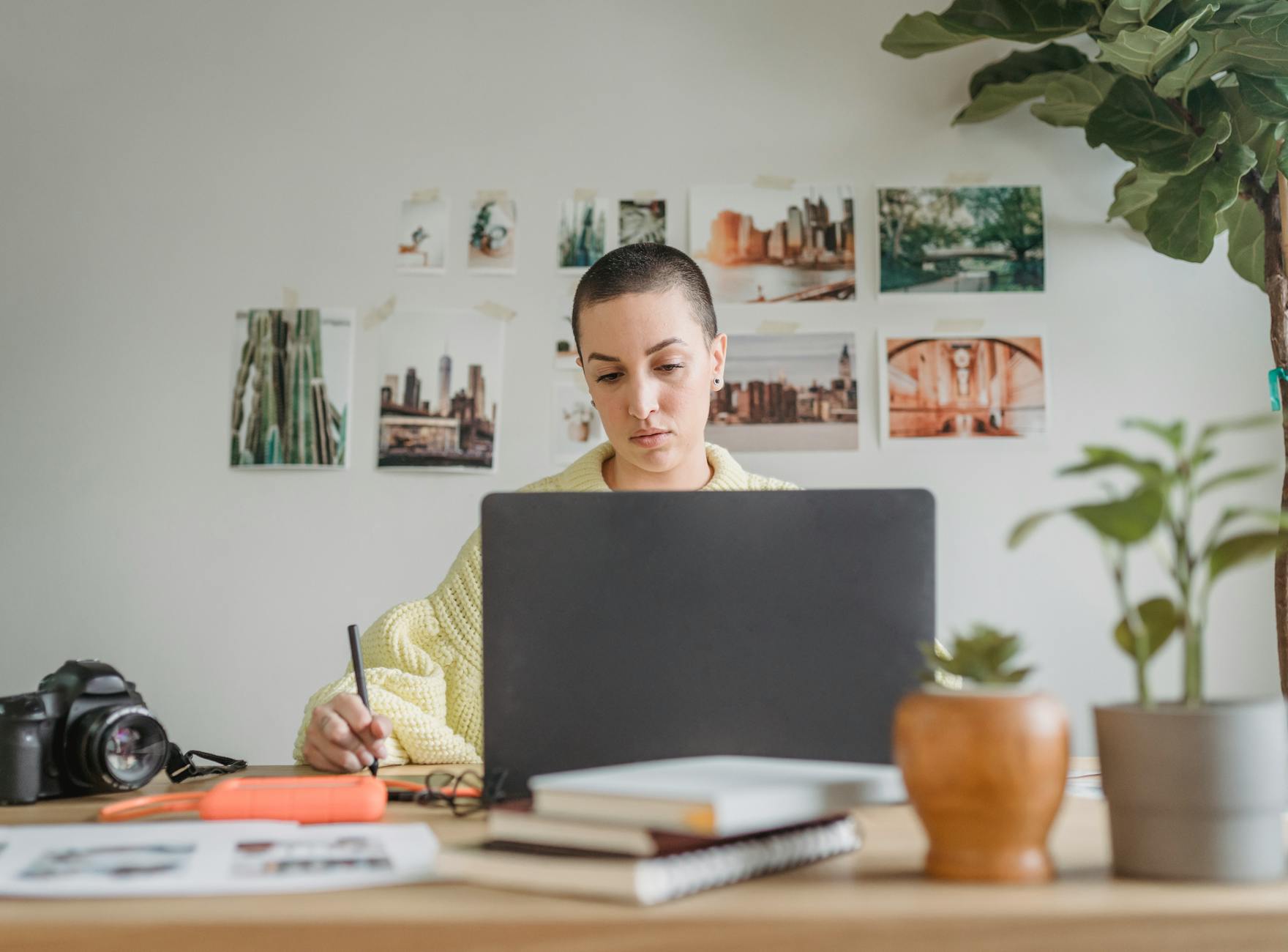 7 Real Freelancer Examples With the Tools That Run Their Business