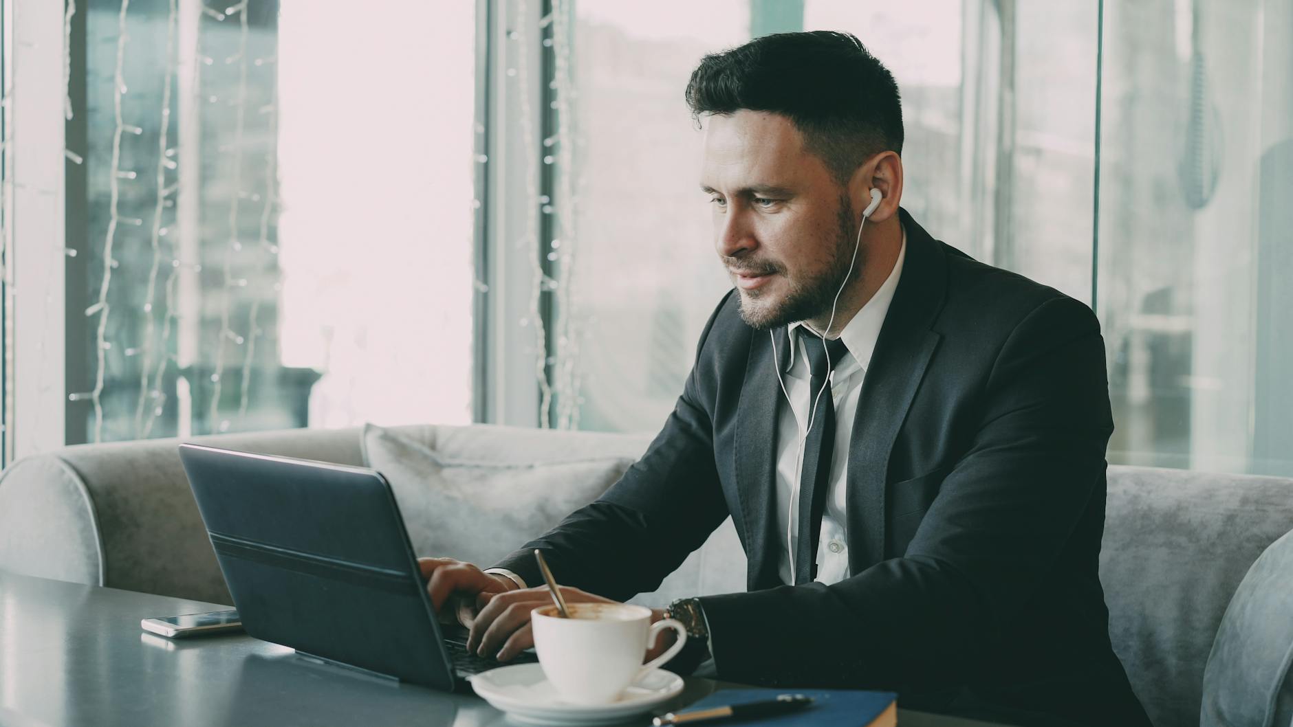 The Practical Hybrid Approach Most Solopreneurs Miss